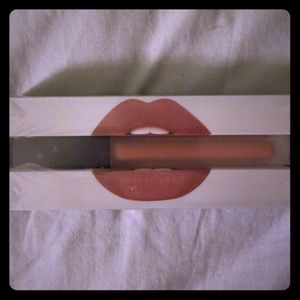 Huda Beaty matte liquid lip